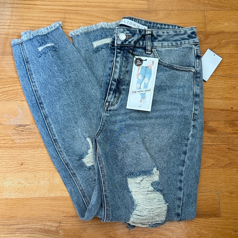 Tinseltown High Rise Mom Jeans Distressed Blue Denim Size 9 29 NWT